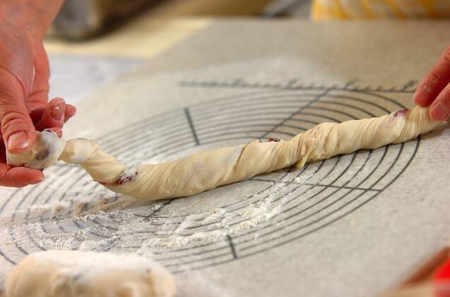 ホワイトベリーのツイストリングパンの作り方の手順6