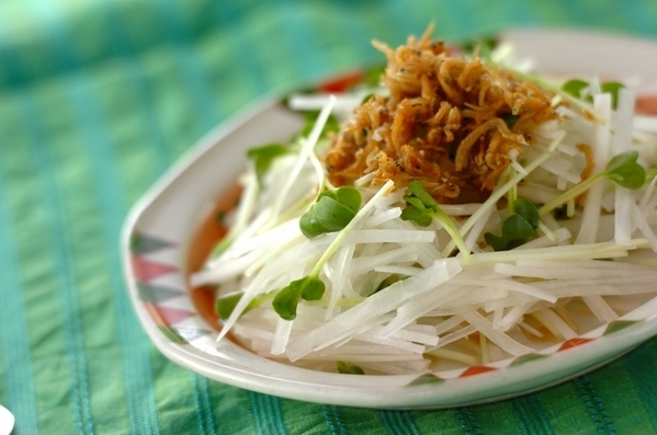 2. 大根とシラスの和風サラダ