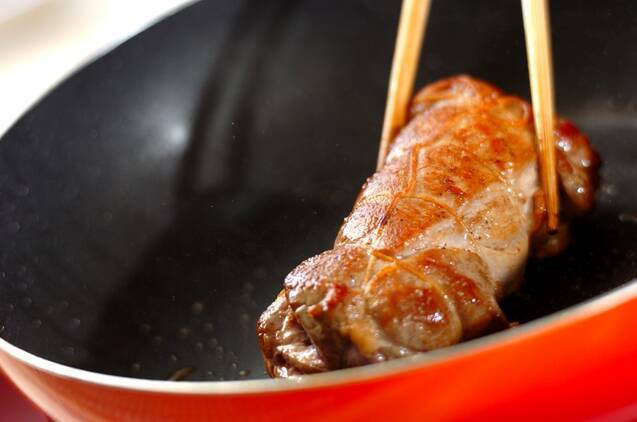 豚ヒレ肉とキャベツの白ワイン蒸しの作り方の手順3