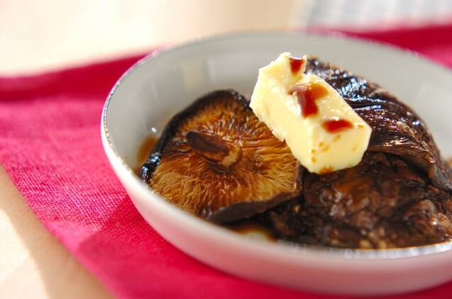 11. 焼き椎茸のバターじょうゆ