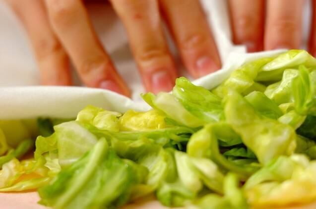 キャベツの浅漬けゴマ油風味の作り方の手順1