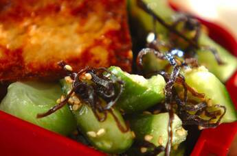 キュウリの塩昆布和え