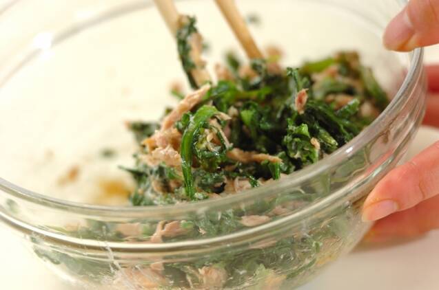 春菊とツナのゴママヨ和えの作り方の手順2