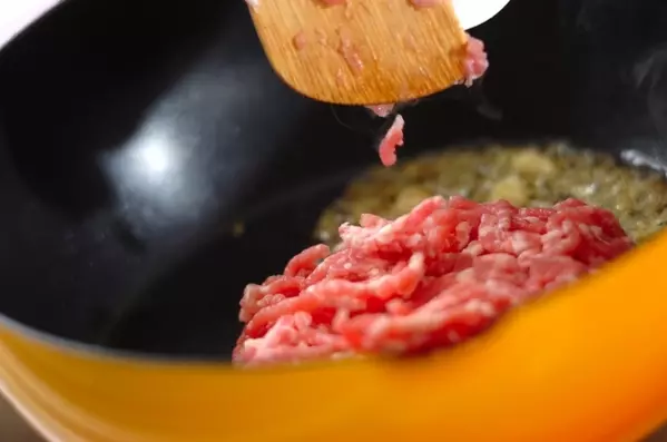 時短で作れる 簡単昼食 皮なし餃子丼 by森岡 恵さんの作り方1