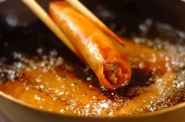 豚ひき肉とキャベツの春巻き 節約おかずレシピの作り方5
