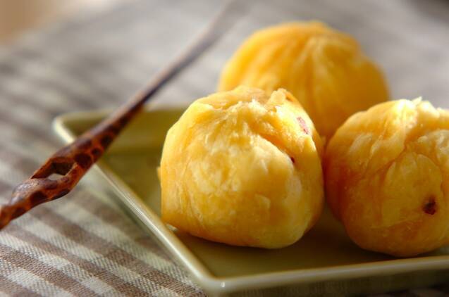 サツマイモのオレンジ煮茶巾