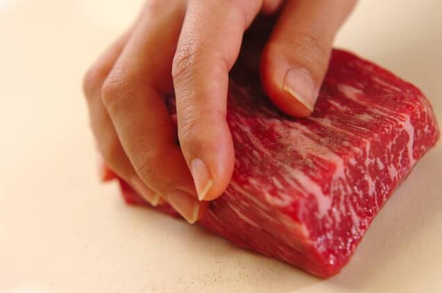 ローストビーフ ソースも簡単手作り！基本の作り方 by近藤 瞳さんの作り方の手順1