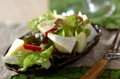 レタスとカマンベールチーズのサラダ 副菜 レシピ 作り方 E レシピ 料理のプロが作る簡単レシピ