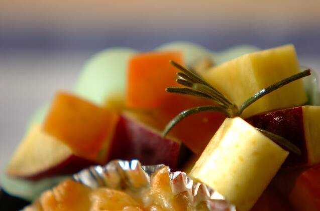 サツマイモとリンゴのハチミツ煮