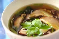 シイタケとミツバのお吸い物