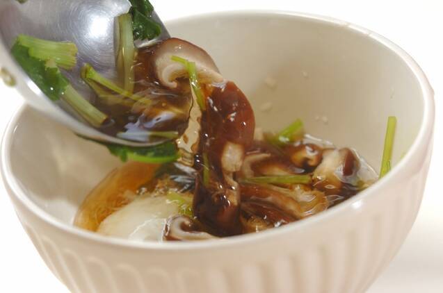シイタケとミツバのお吸い物の作り方の手順3