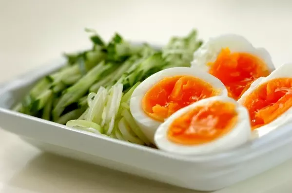 麺つゆで本格！鶏だしの冷やしつけ麺の下準備1