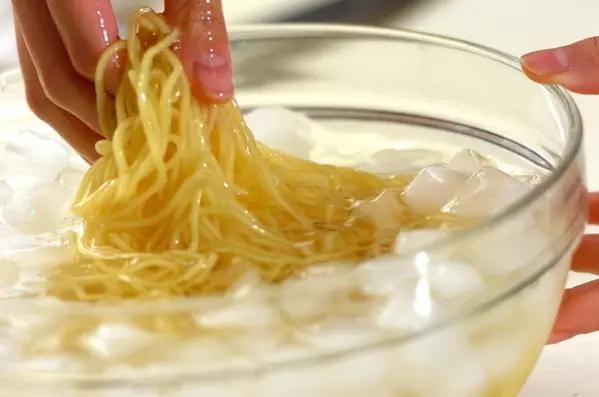 麺つゆで本格！鶏だしの冷やしつけ麺の作り方4