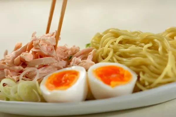 麺つゆで本格！鶏だしの冷やしつけ麺の作り方5