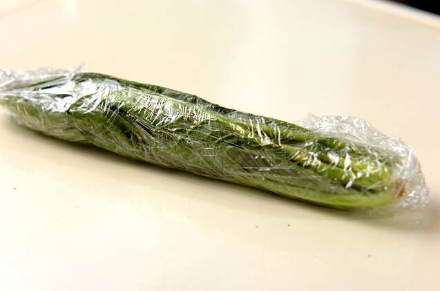 ちくわとホウレン草のゴマ和えの作り方の手順1