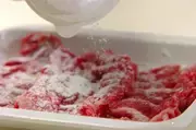 牛肉とレンコンのオイスター炒めの下準備1