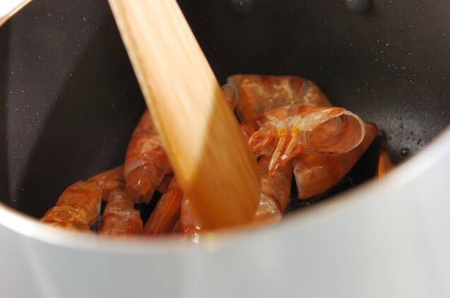 エビ風味のトマトスープの作り方の手順2