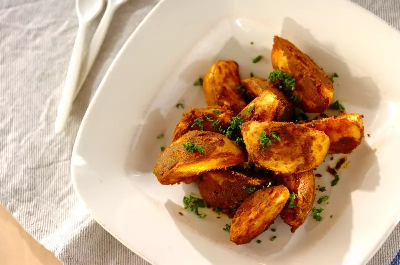 カレー風味のベイクドポテト 副菜 レシピ 作り方 E レシピ 料理のプロが作る簡単レシピ