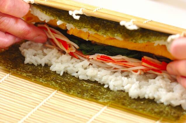 市販品活用で簡単！恵方巻きの作り方の手順6