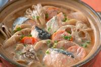 鮭と根菜の酒粕豆乳鍋