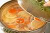 鮭と根菜の酒粕豆乳鍋の作り方の手順3
