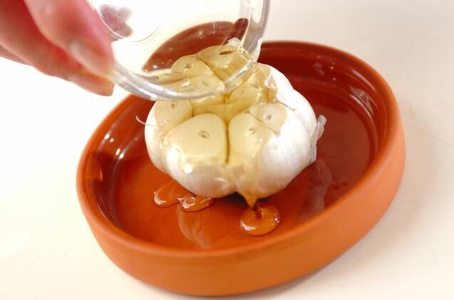 レンジでチン。でホクホク！ニンニクのまんま蒸し焼きの作り方の手順2