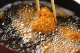 コーンフレークで簡単！鶏むね肉のカリカリ揚げ by松崎 恵理さんの作り方3