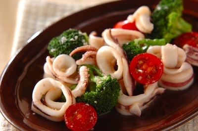 イカとブロッコリーのホットサラダ 副菜 レシピ 作り方 E レシピ 料理のプロが作る簡単レシピ