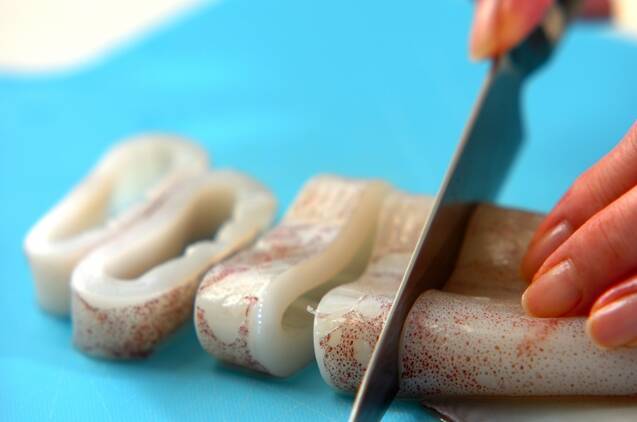 イカとブロッコリーのホットサラダの作り方の手順1