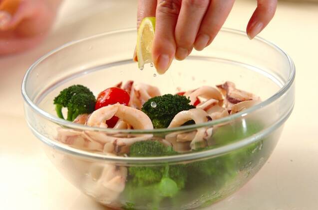 イカとブロッコリーのホットサラダの作り方の手順5