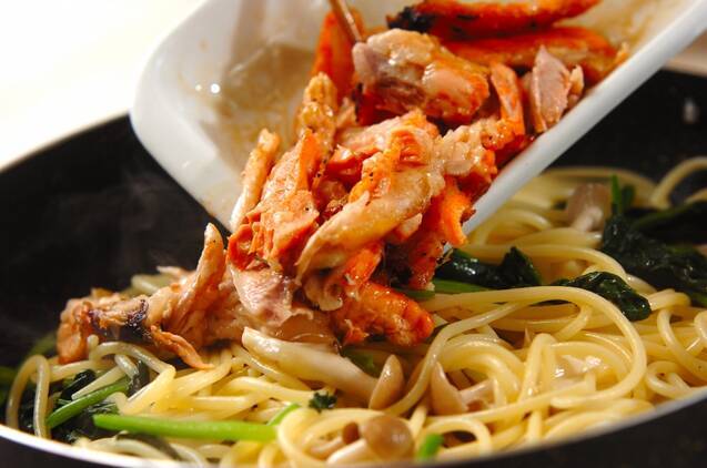 焼きハラスのバターじょうゆパスタの作り方の手順3