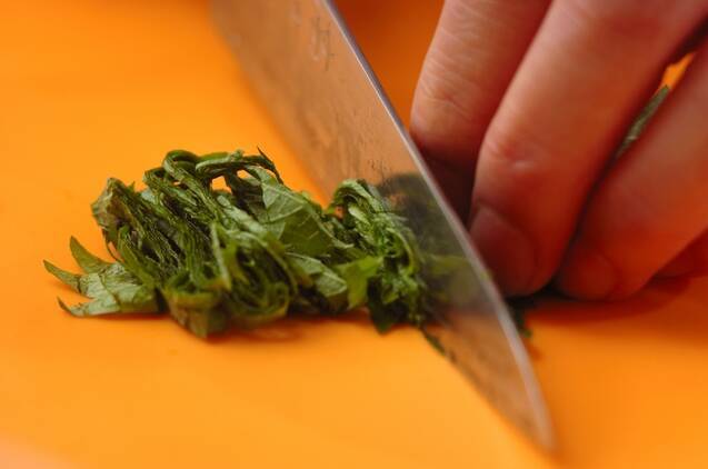 缶詰でおばんざい！サバ缶そぼろ丼の作り方の手順1