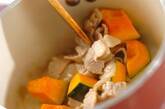 豚バラ肉とカボチャのみそ汁の作り方2