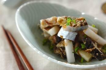 シメサバと野菜のとろろ昆布和え