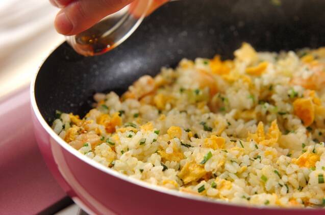 フライパン1つで出来る！　ふっくらパラパラチャーハンの作り方の手順5