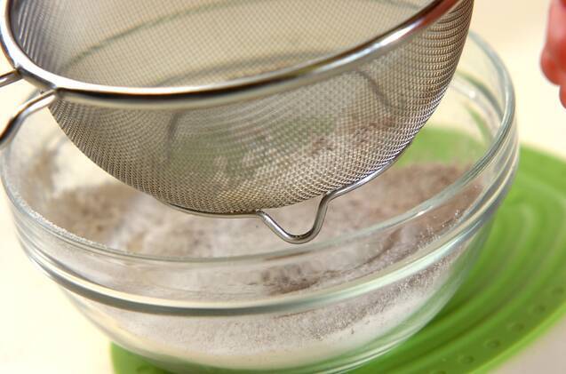 クリームチーズフロスティングが濃厚！バレンタインカップケーキの作り方の手順1