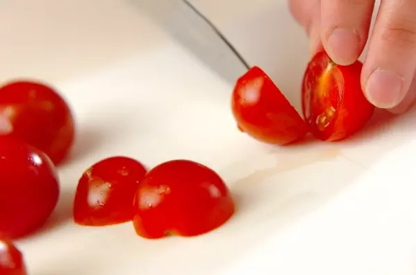 プチトマトとホウレン草のゴマ汚しの下準備1