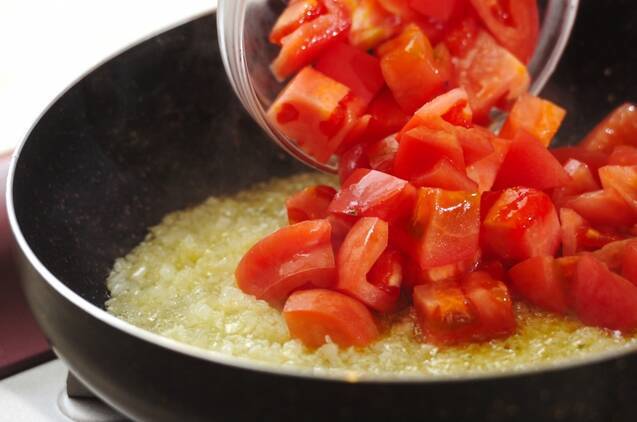 トマトソースのキノコペンネの作り方の手順3