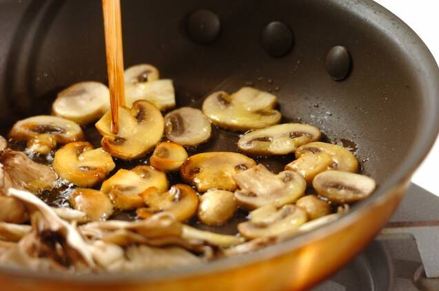 トマトソースのキノコペンネの作り方の手順5