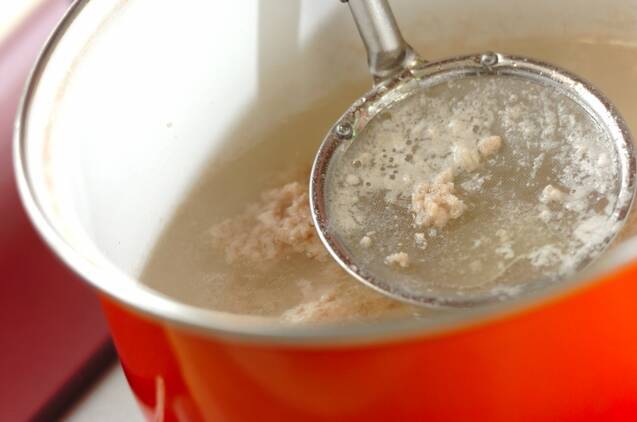 鶏ひき肉とニラのスープの作り方の手順2