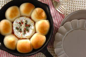 スキレットで簡単！カマンベールのブレッド by池田 絵美さん