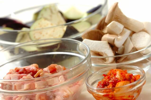 豚肉とナスのキムチ炒めの作り方の手順1