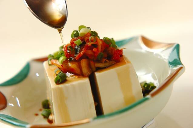 簡単おつまみ！冷や奴のキムチのせの作り方の手順3