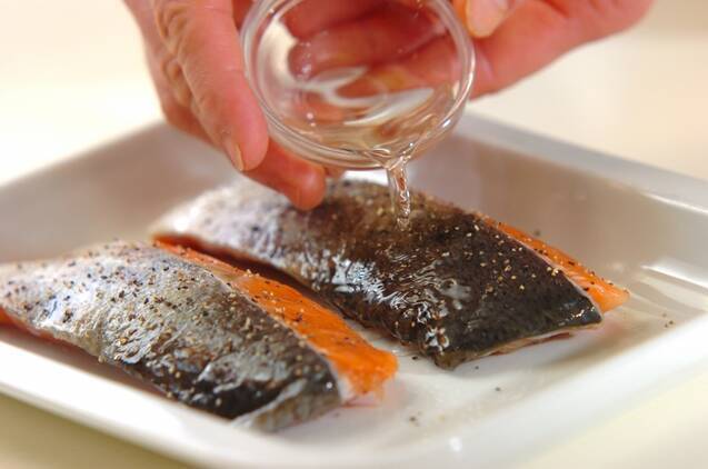 鮭のホイル焼きの作り方の手順1