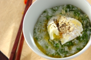 ポーチドエッグのまろやか七草粥