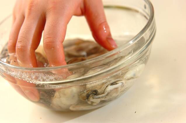 カキ入り卵焼きの作り方の手順1