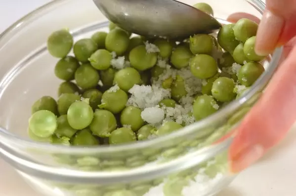 鍋で炊く！ふっくらおいしい鯛飯の下準備1