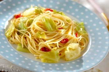 キャベツとドライトマトのアンチョビパスタ