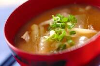 ジャガイモと玉ネギのみそ汁