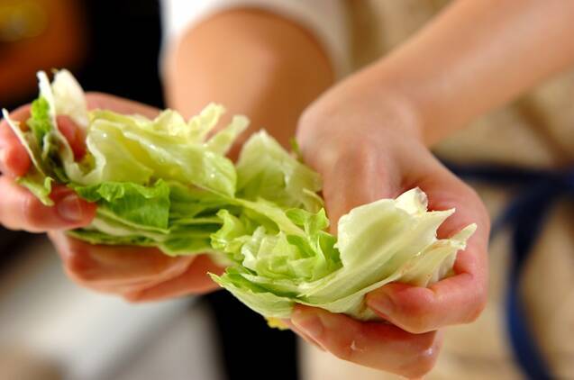 ゆでレタスのアンチョビソースの作り方の手順1